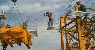 Демонтаж башенного крана в Советской Гавани - услуги по демонтажу от Сварной-Свс от 1578 руб.