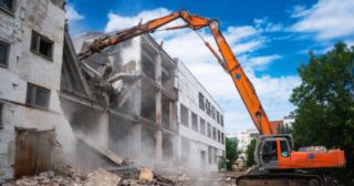 Промышленный демонтаж зданий Советская Гавань, цена от 2998 руб.